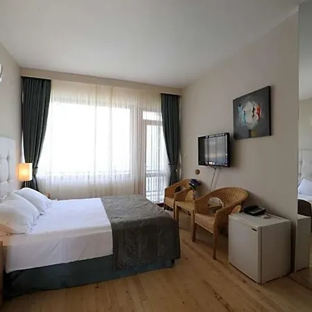 Sleeps 15 Pool Air Con