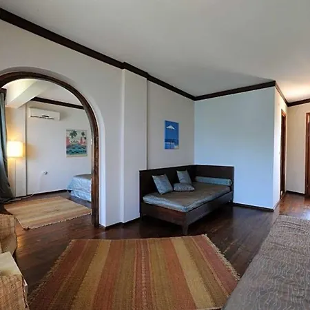 Sleeps 15 Pool Air Con *