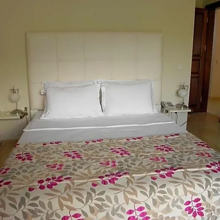 Villa Sleeps 15 Pool Air Con